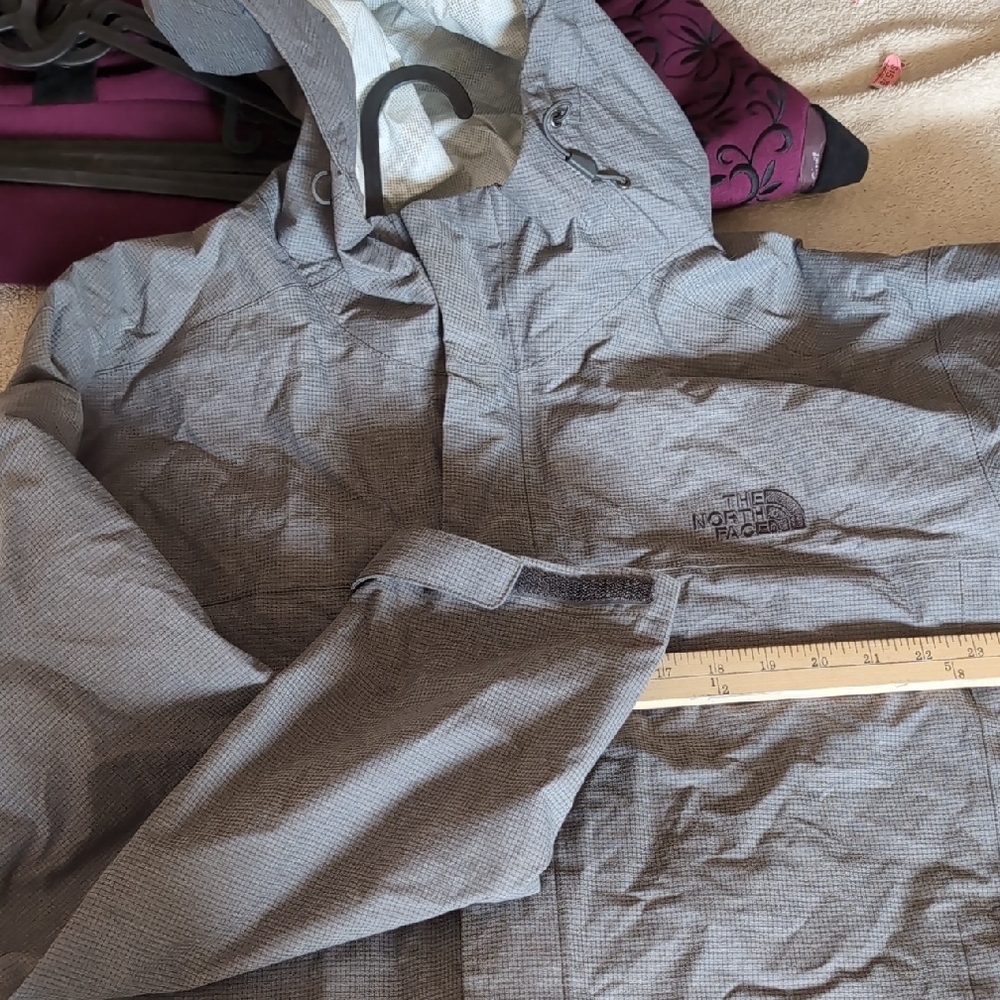 The North Face Light Gray Hooded Jacket Waterproof Shell